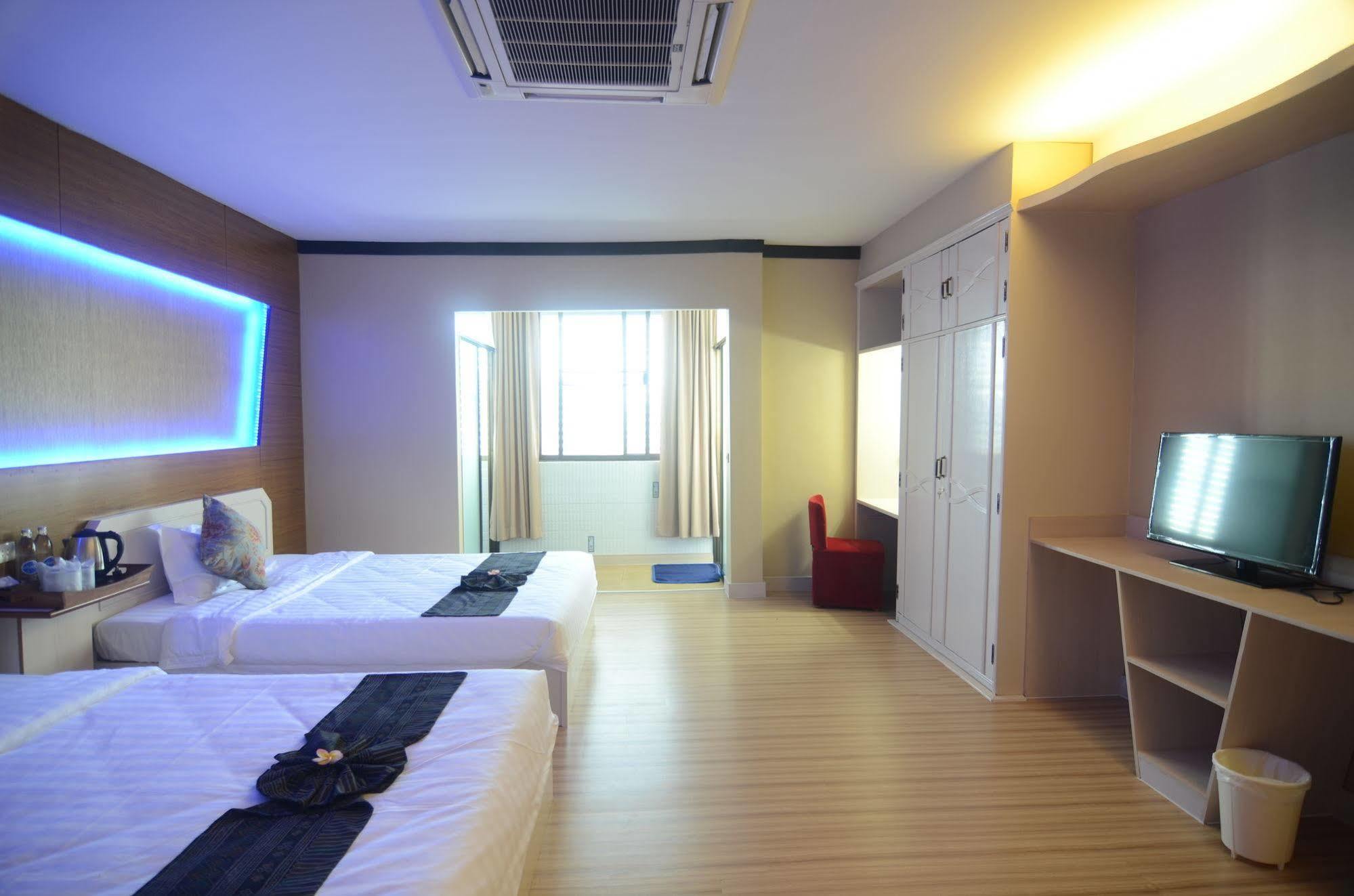 Centro Cnx Hotel Chiang Mai Exterior foto