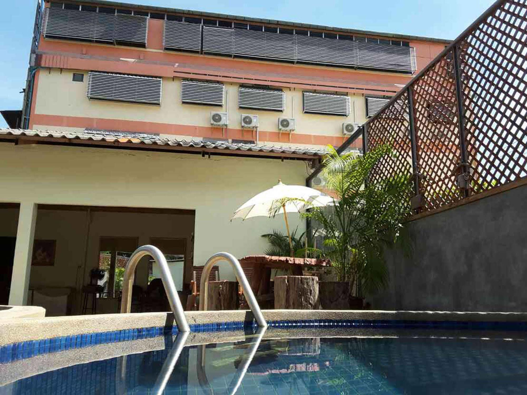 Centro Cnx Hotel Chiang Mai Exterior foto