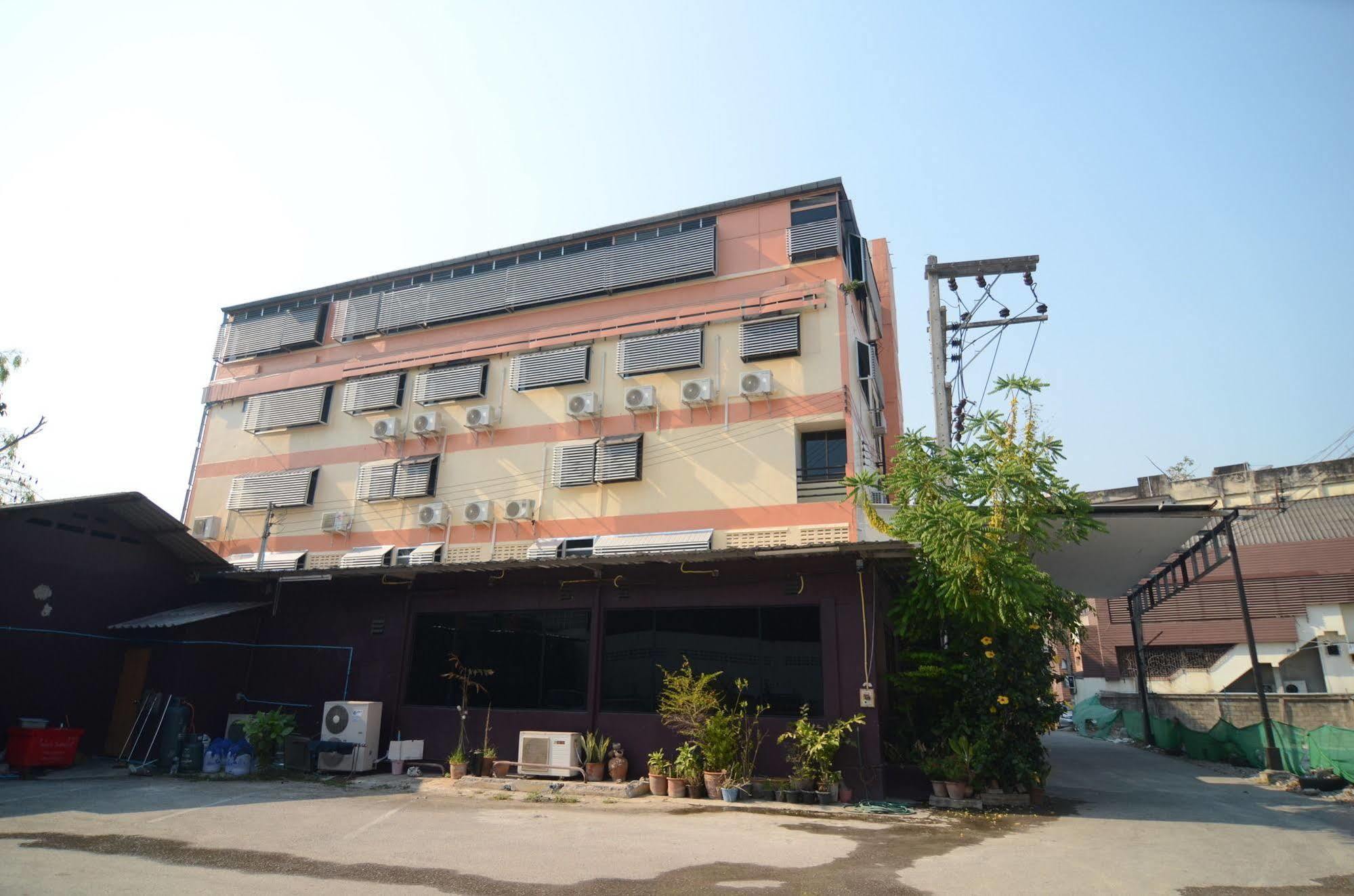 Centro Cnx Hotel Chiang Mai Exterior foto